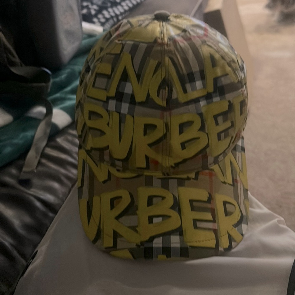 Burberry graffiti hat